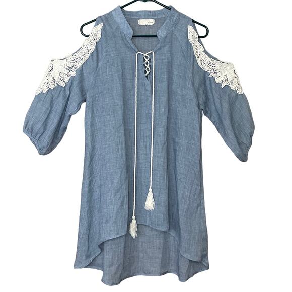 A'reve Blue Chambray Denim White Lace Cold Shoulder Tunic Top Size Medium - Picture 1 of 9